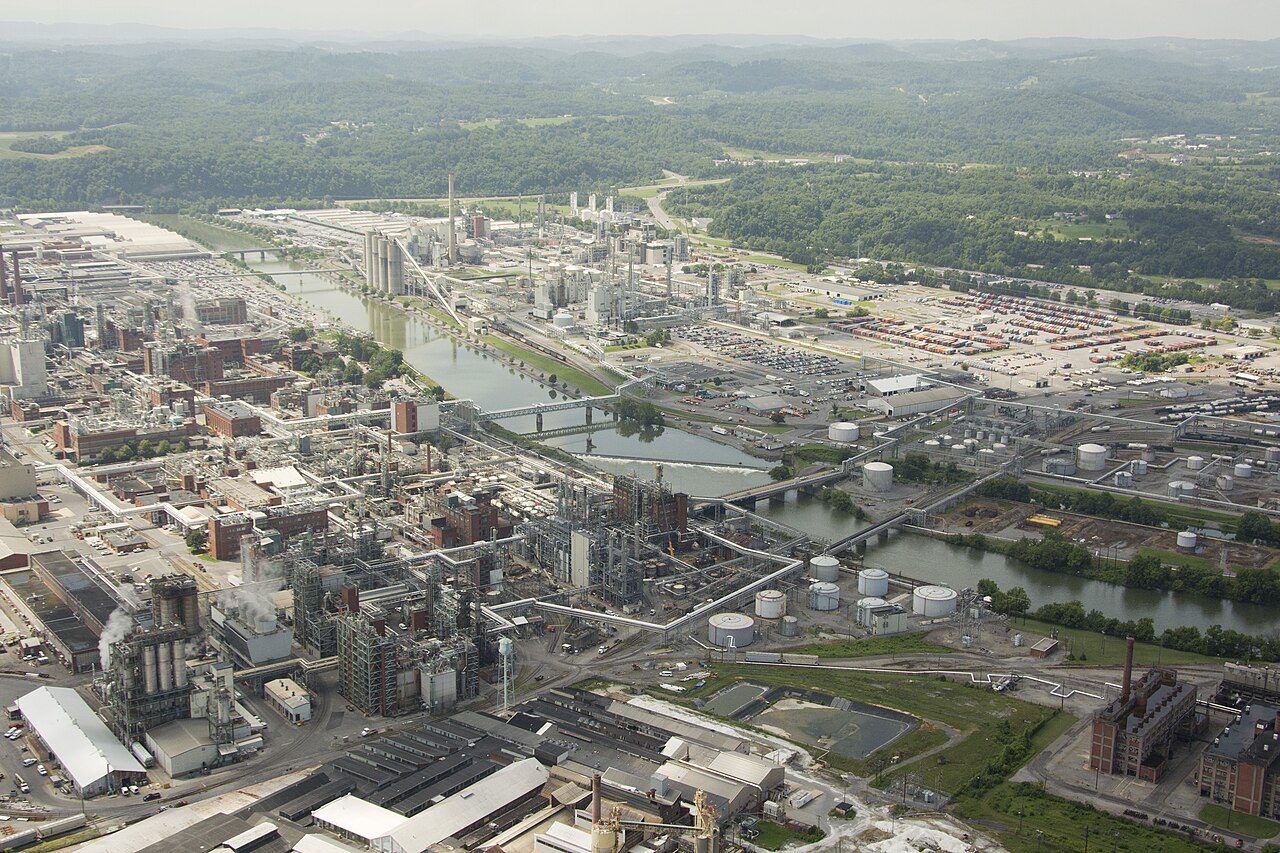 Aerial view of the Eastman Chemical plant in Kingsport, Tennessee — photo by Niagara66, CC BY-SA 4.0 via Wikimedia Commons